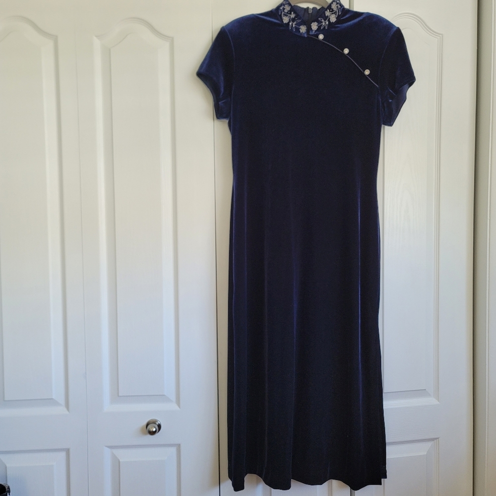 Vintage style oriental long dress with slit